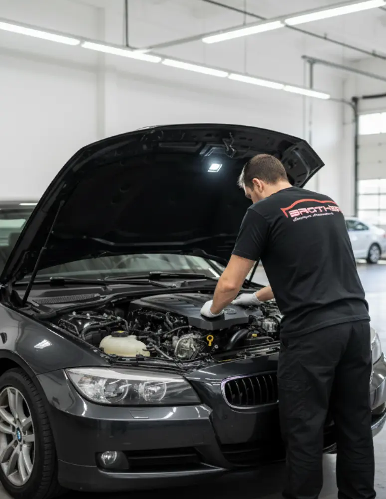 Mecânico da equipe Brothers realizando manutenção em veículo importado no Jabaquara